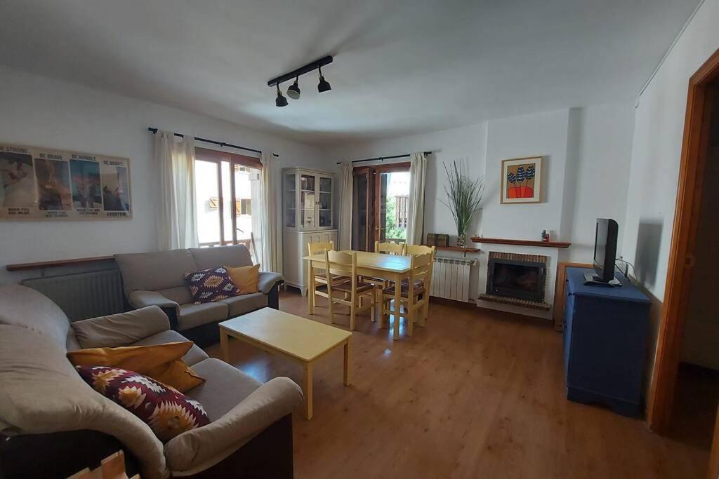 Casa Bihotz - Bonito Y Centrico Apartamento Con Garaje En Sallent Sallent de Gállego Exterior foto