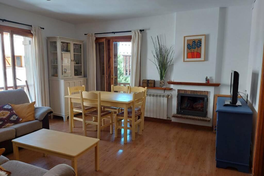 Casa Bihotz - Bonito Y Centrico Apartamento Con Garaje En Sallent Sallent de Gállego Exterior foto