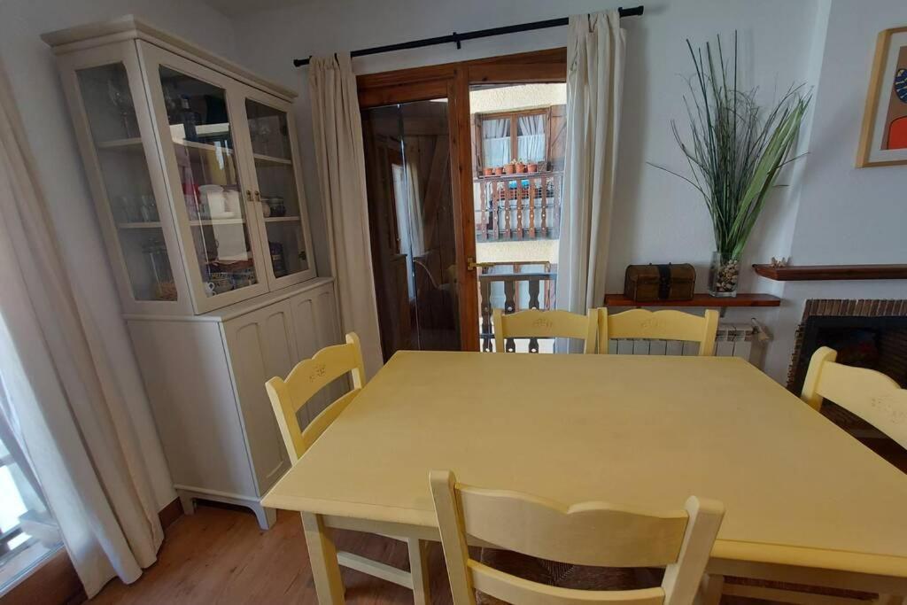 Casa Bihotz - Bonito Y Centrico Apartamento Con Garaje En Sallent Sallent de Gállego Exterior foto